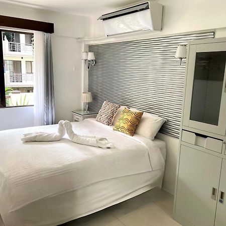 Stunning 2Br Apt, 65 Sq M Netflix At Rosewood Pointe Residences Near Bgc 마닐라 외부 사진