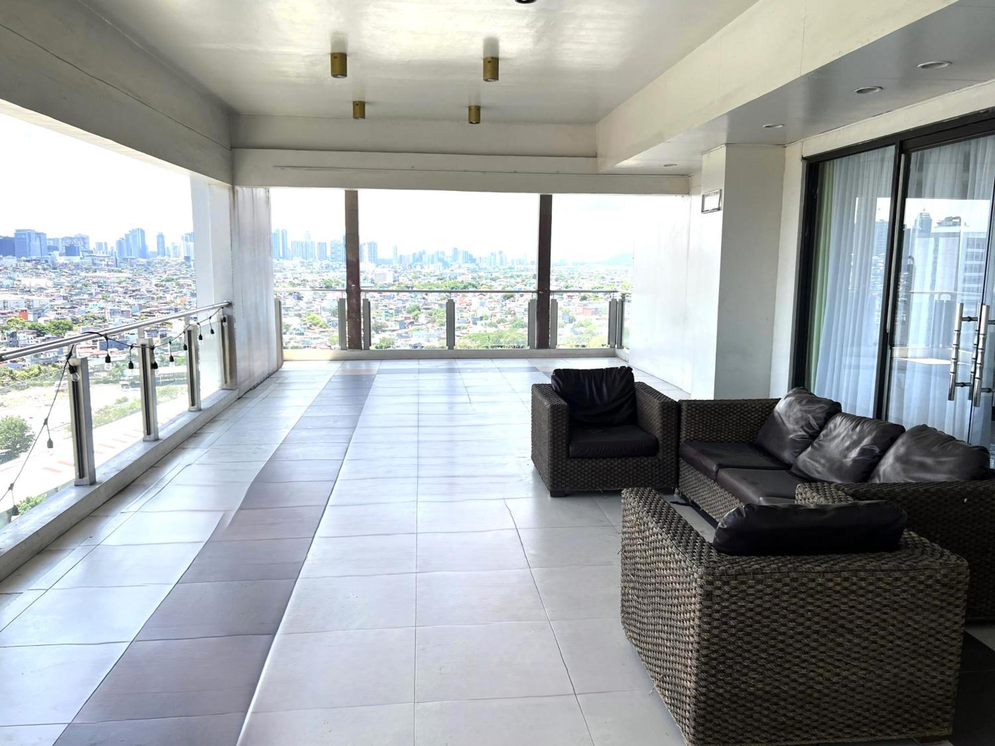 Stunning 2Br Apt, 65 Sq M Netflix At Rosewood Pointe Residences Near Bgc 마닐라 외부 사진