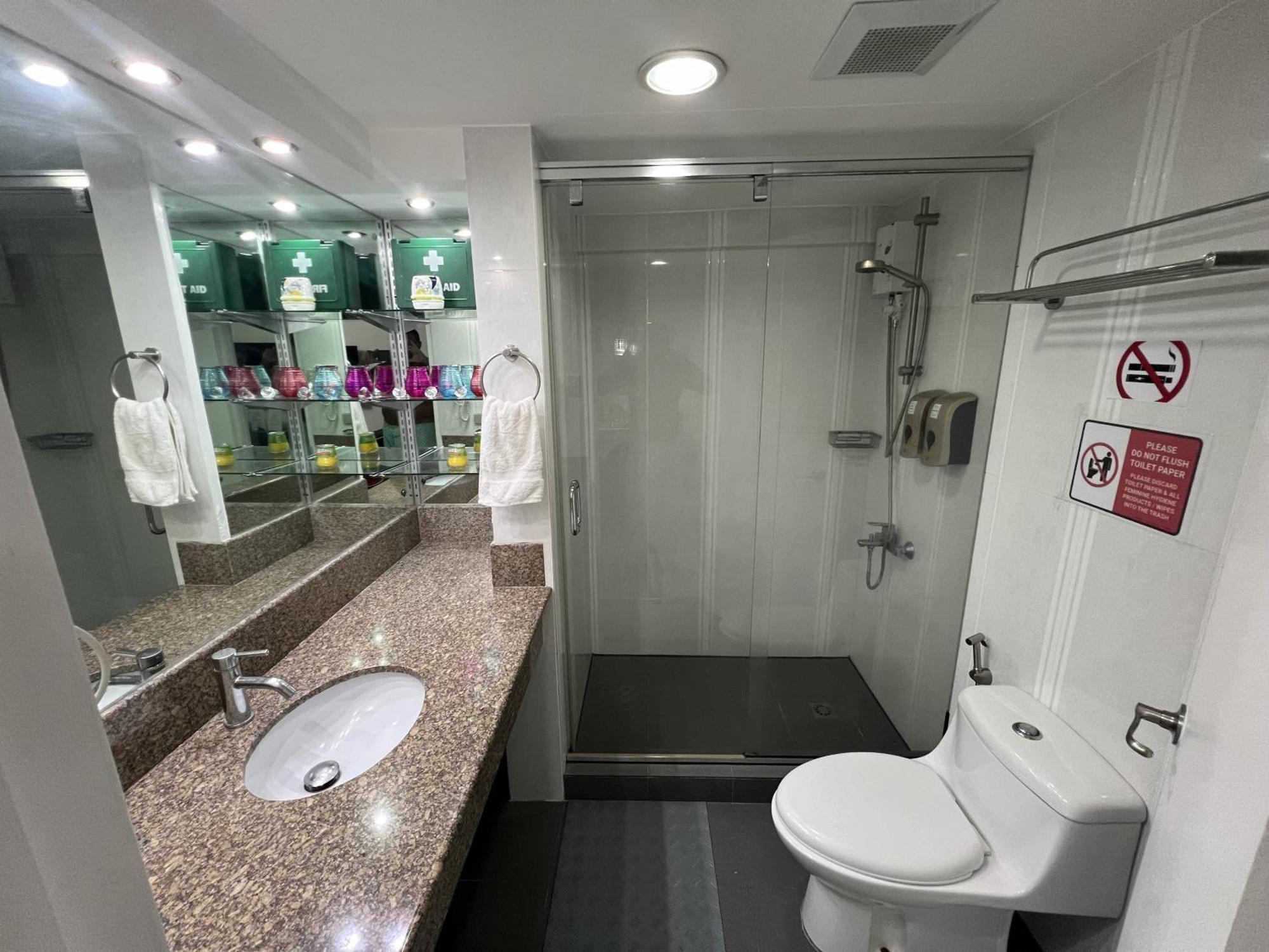 Stunning 2Br Apt, 65 Sq M Netflix At Rosewood Pointe Residences Near Bgc 마닐라 외부 사진